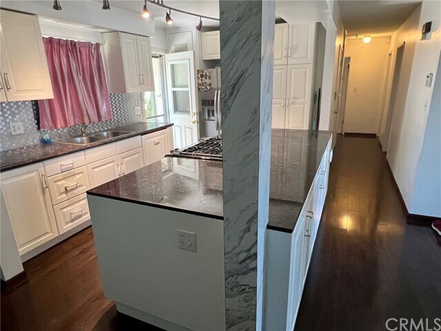 Foto del edificio - 425 S Plum Ln