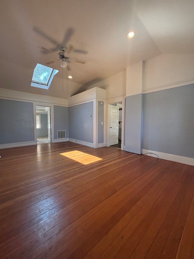 Building Photo - 735 Roca St