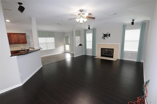 Foto del edificio - 21611 Mt Elbrus Way