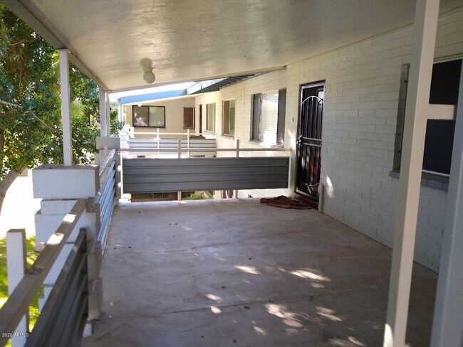 Building Photo - 721 E Montebello Ave