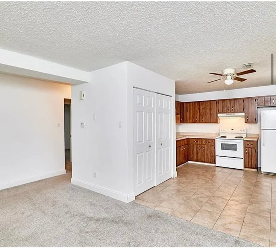 Primary Photo - 285 Mount Everest Dr