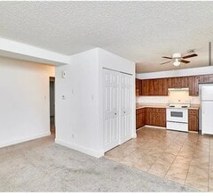 Building Photo - 285 Mount Everest Dr