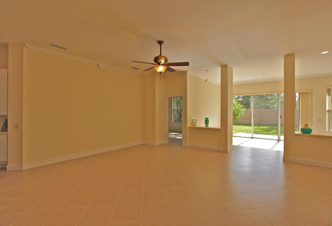 Building Photo - 200 S Hampton Dr