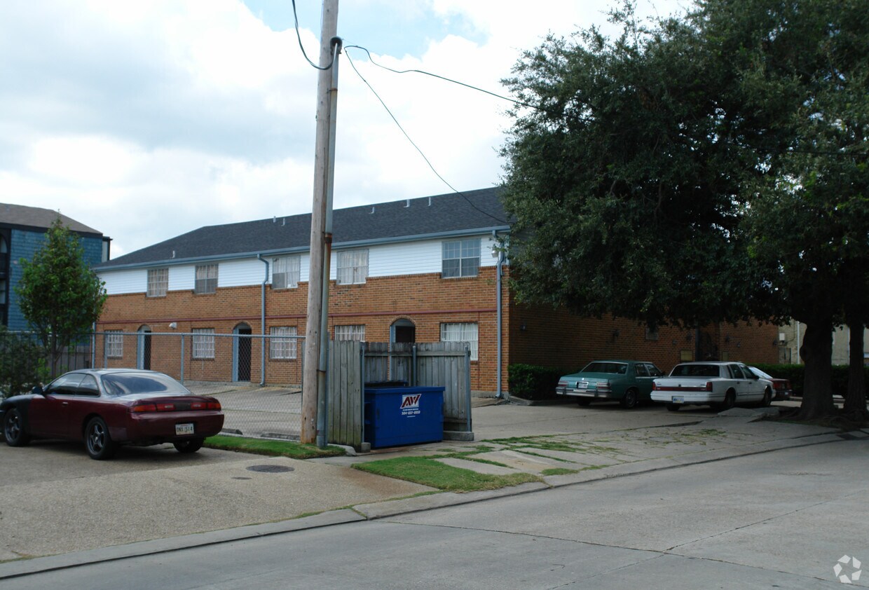 Primary Photo - 2208 Houma Blvd