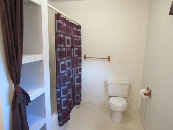 Building Photo - 810 Sycamore Pl
