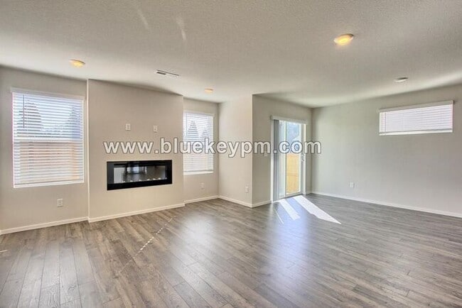 Building Photo - 4 Bed, 2.5 Baths Home in Ridgefield