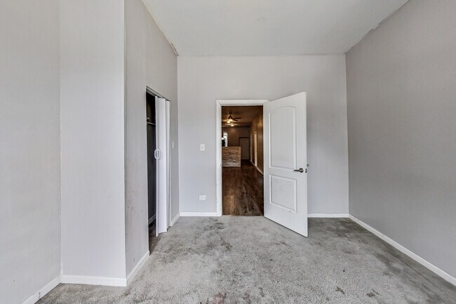 Building Photo - 268 N California Ave