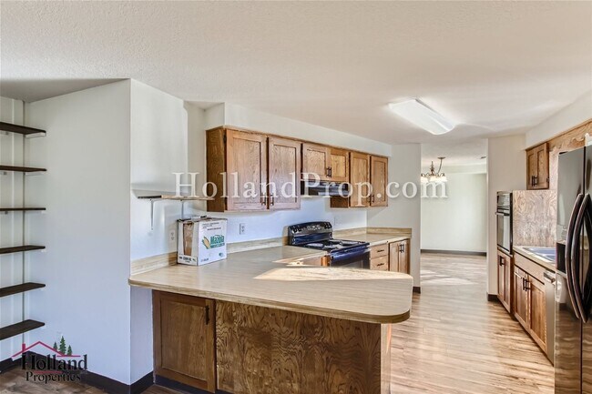Building Photo - Single level 3 bedroom home located in Cor...