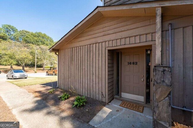 Building Photo - 1682 Wynndowne Trail