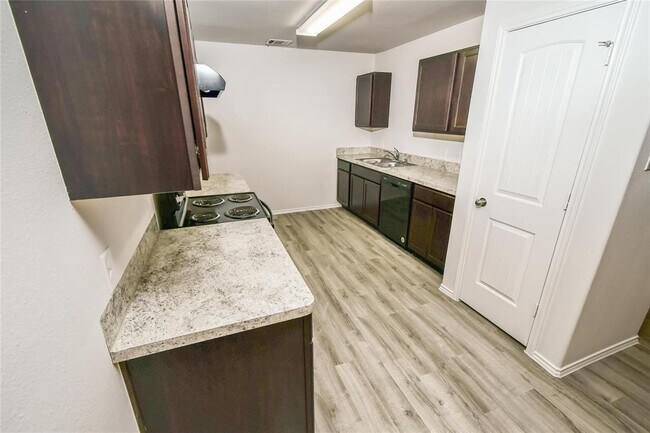 Building Photo - 4022 Silver Ranch Rd