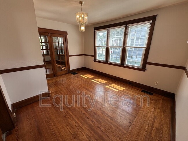 Foto del edificio - 3823 Drake Ave