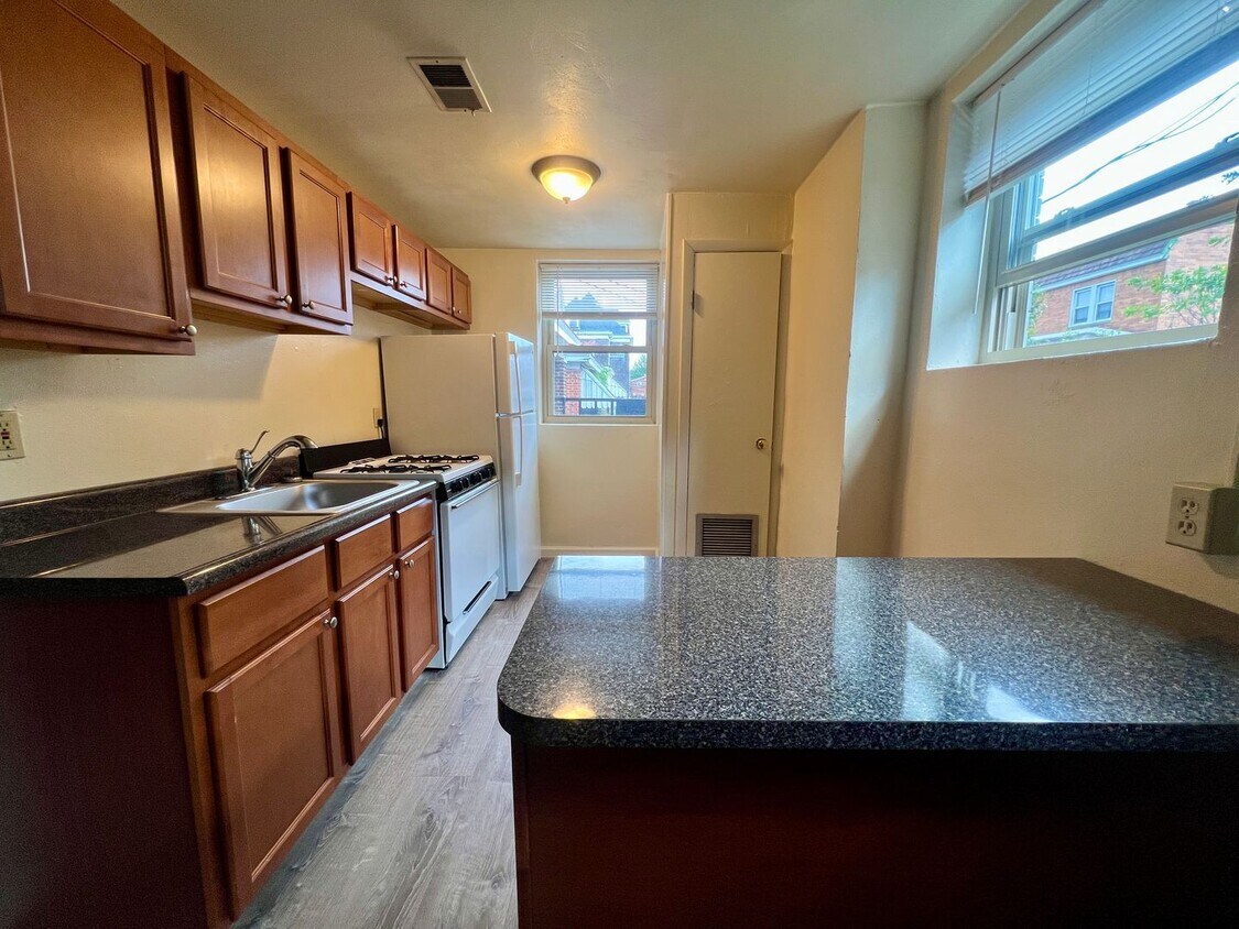 Foto principal - Charming One Bedroom in Oakland! Ample Nat...
