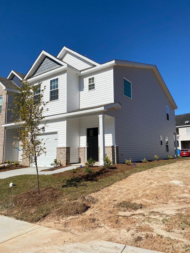 Foto del edificio - Townhome with garage