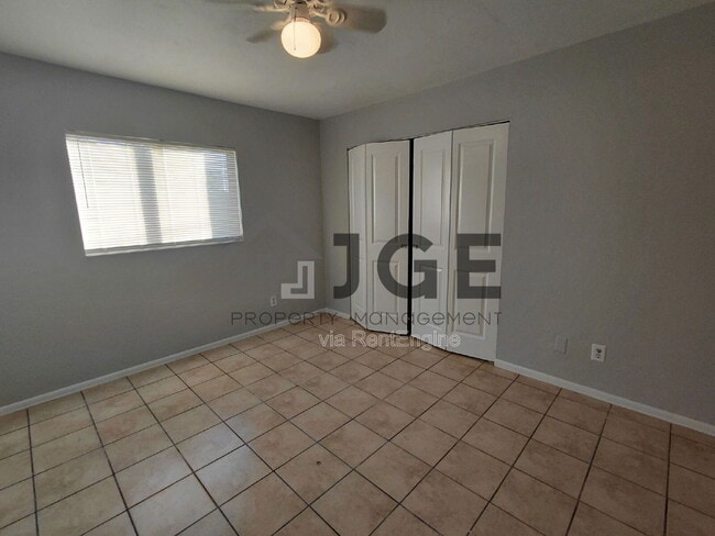 Building Photo - 724 Ne-11 Ter