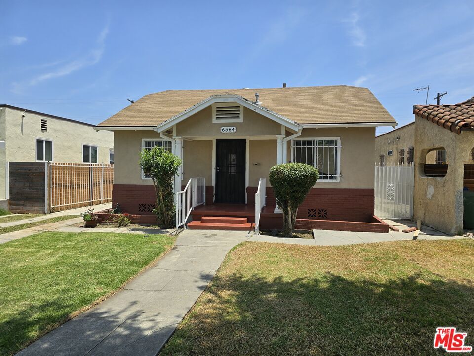 Foto principal - 6564 2nd Ave
