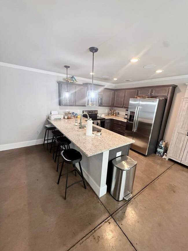 Building Photo - 4 BR/ 4 BA Home Located on MLK