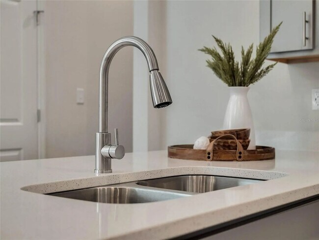Foto del edificio - New & Modern Lakeside Townhome w/ 2 Car Garage + EV Charger | 4 Bed, 3.5 Bath | Lake Frederica, O...