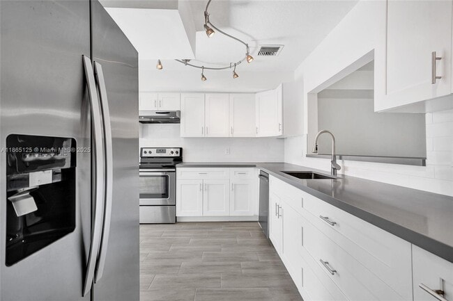 Foto del edificio - 4163 SW 85th Ave