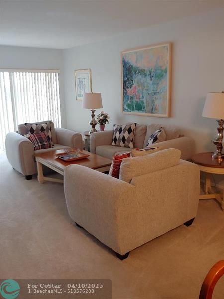Building Photo - 3300 N Palm Aire Dr