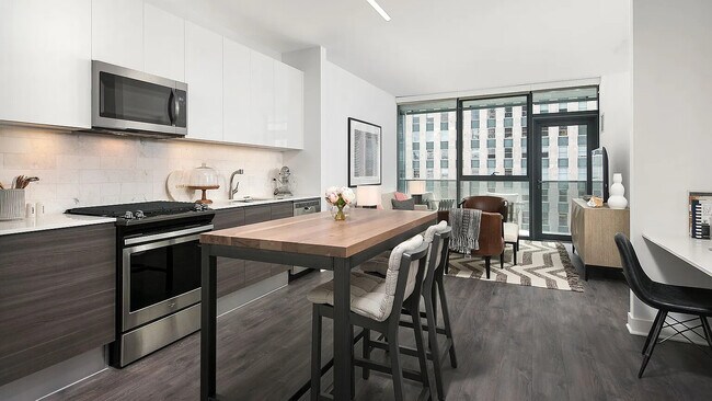 Building Photo - 243 W Hubbard St