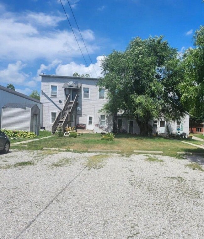 Building Photo - 208 E Van Buren St