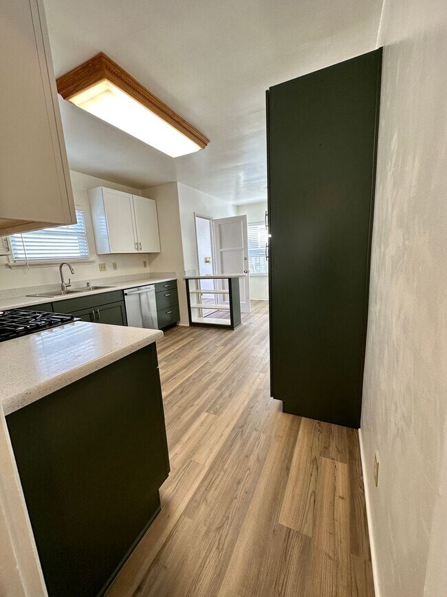 Foto del edificio - Rare Vine Street 2 Bedroom 1 Bathroom Char...