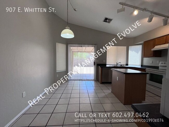 Building Photo - 907 E Whitten St