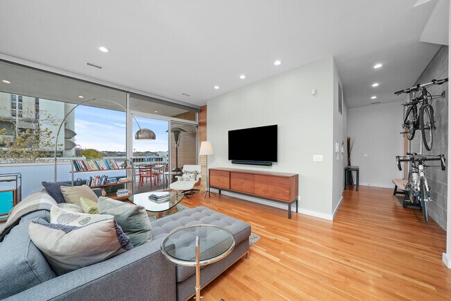 Foto del edificio - 2157 W Division St