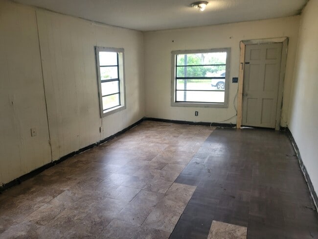Building Photo - 10529 3rd Ave