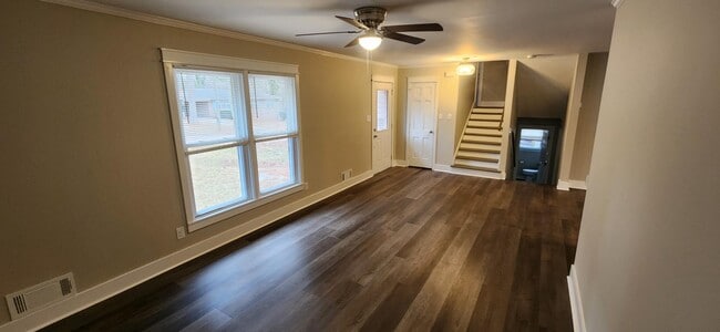 Building Photo - 403 Leola Dr