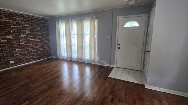 Foto del edificio - 9154 Ridgeland Ave
