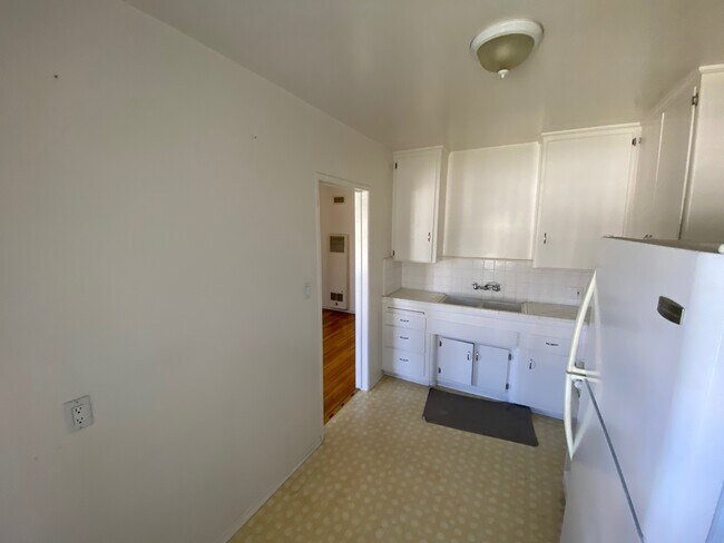 Room for a table - 7901 Alverstone Ave