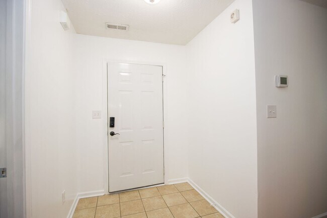 Building Photo - Raeford! 4 br with a backyard!