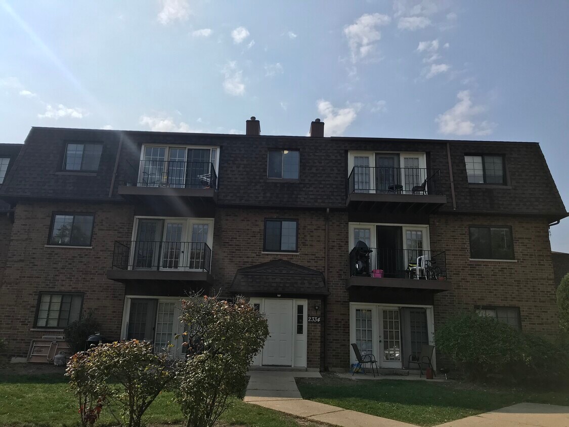 2334 Century Point Ln Unit C, Glendale Heights, IL 60139 - 2334 Century  Point Ln Glendale Heights, IL 60139 | Apartments.com