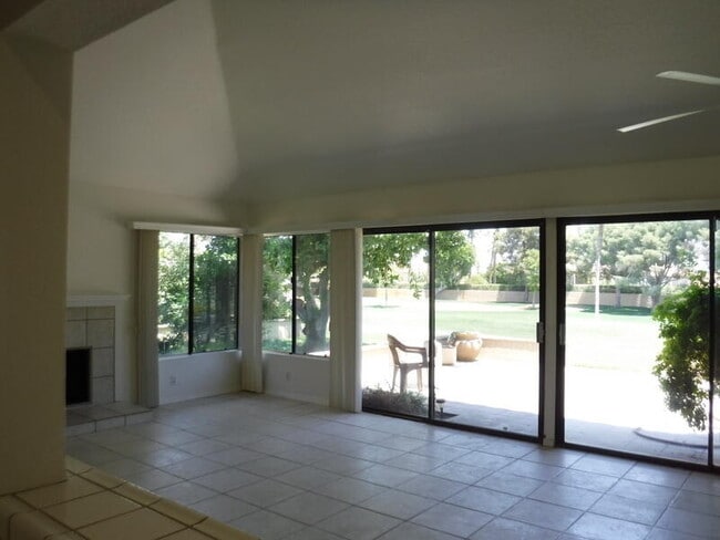 Building Photo - 41460 Woodhaven Dr E