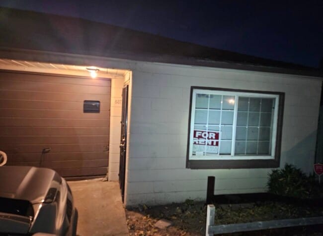 Building Photo - 837 Calvados Ave