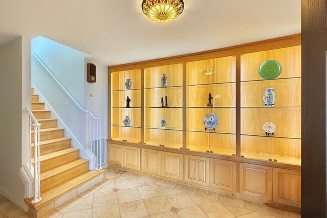 Building Photo - Magnificent Sausalito 2 Bedroom Townhouse ...