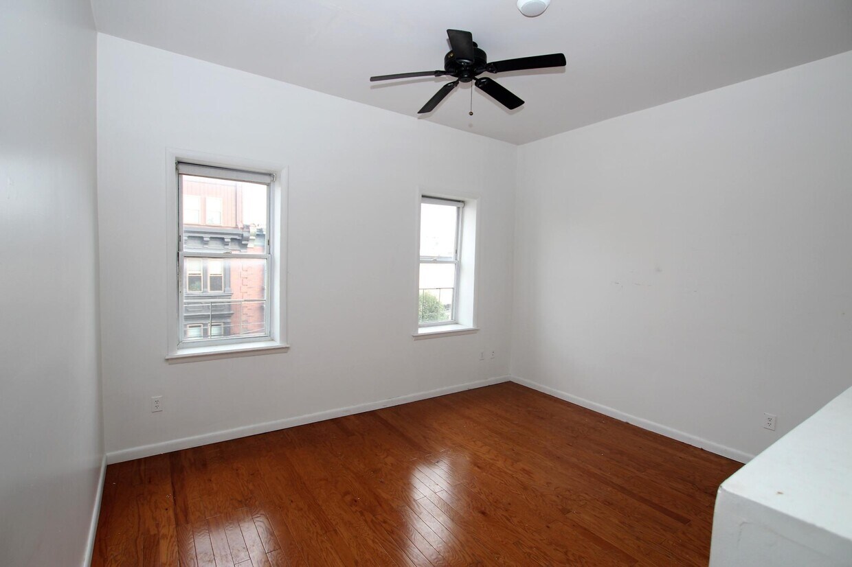 Primary Photo - 928 N 2nd St