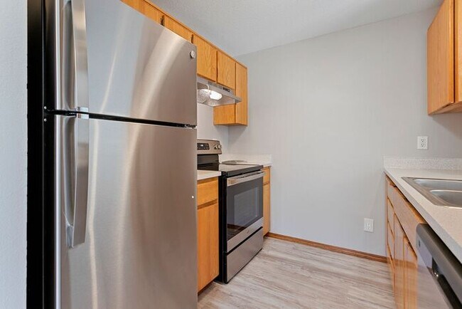Foto del edificio - 3 bedroom townhouse with Garage!! Wont las...