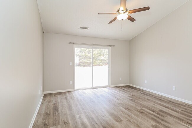 Building Photo - 1641 Galesburg St