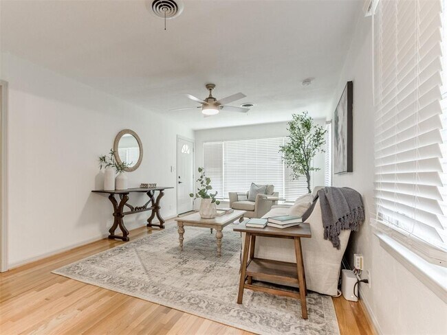 Foto del edificio - 6901 NW 50th St
