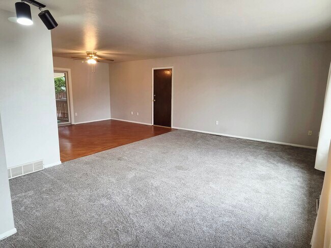 Building Photo - 250 Dolomite Dr