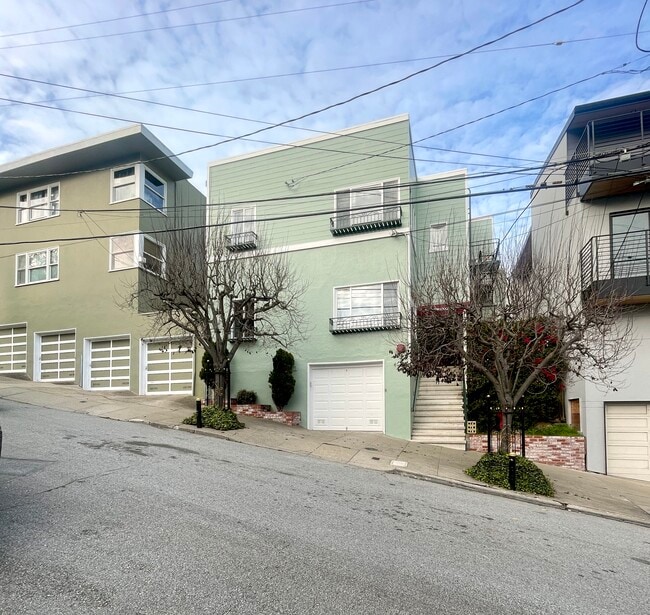 Building Photo - 71 Deming St