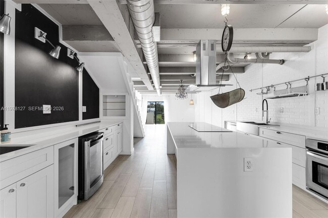 Foto del edificio - 6901 Edgewater Dr