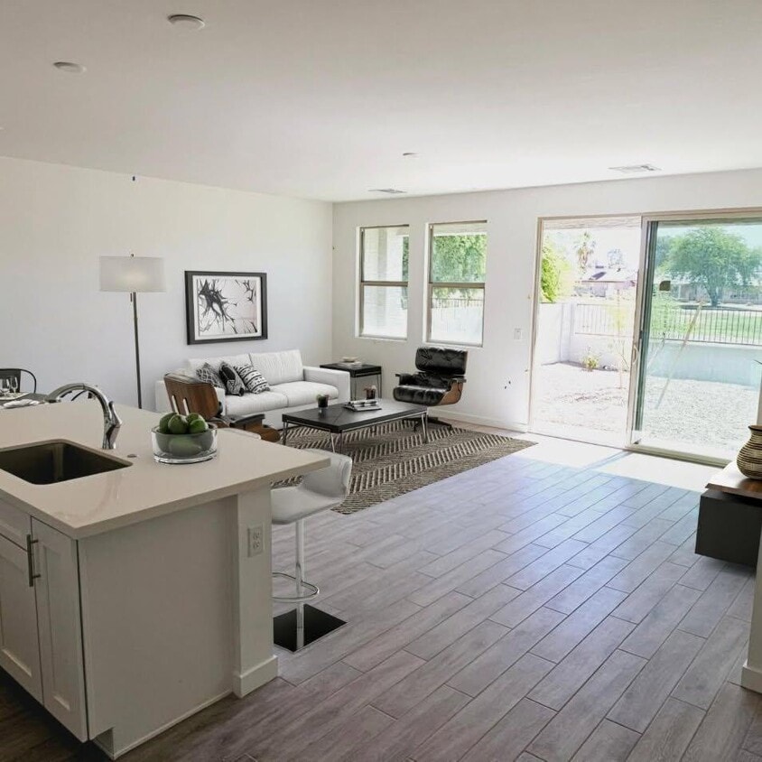 Foto principal - 1779 S Pecos Dr