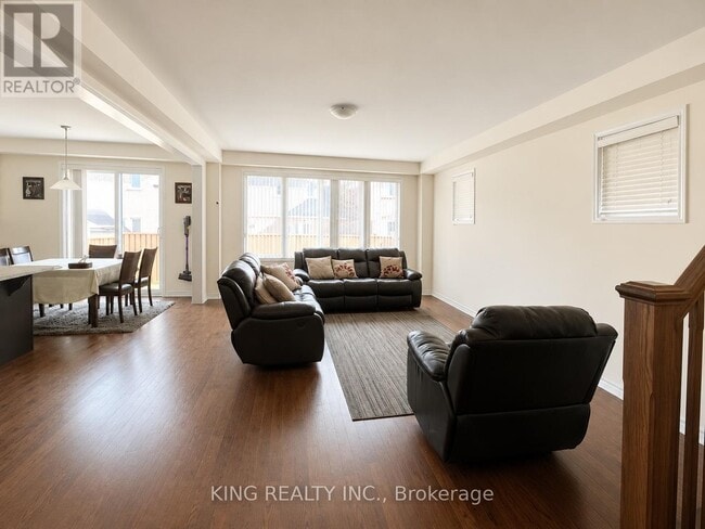 Building Photo - 349 Grovehill Cres