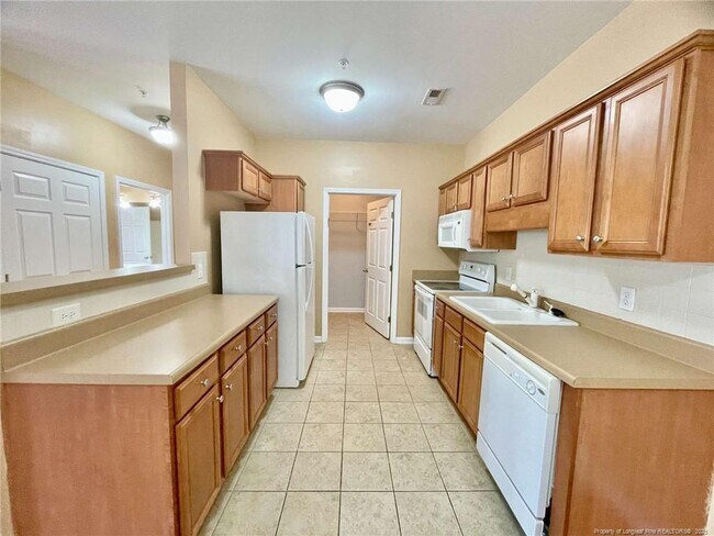 Foto del edificio - 635 Marshtree Ln