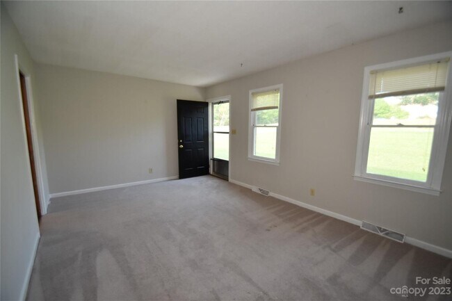 Building Photo - 111 Pearl Cir