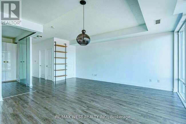 Building Photo - 90 Stadium Rd