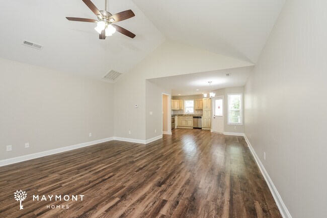 Building Photo - Stunning 3 Bedroom